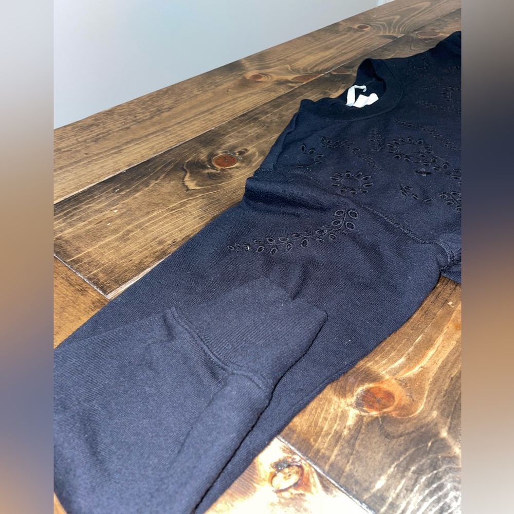 Size medium H&M sweater!